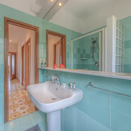 Attico Con Terrazza Vista Da Sogno شقة