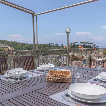 Attico Con Terrazza Vista Da Sogno كامولّي